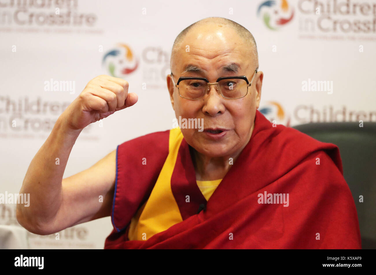 The Dalai Lama speaking at the City Hotel in Londonderry Stock Photo - Alamy
