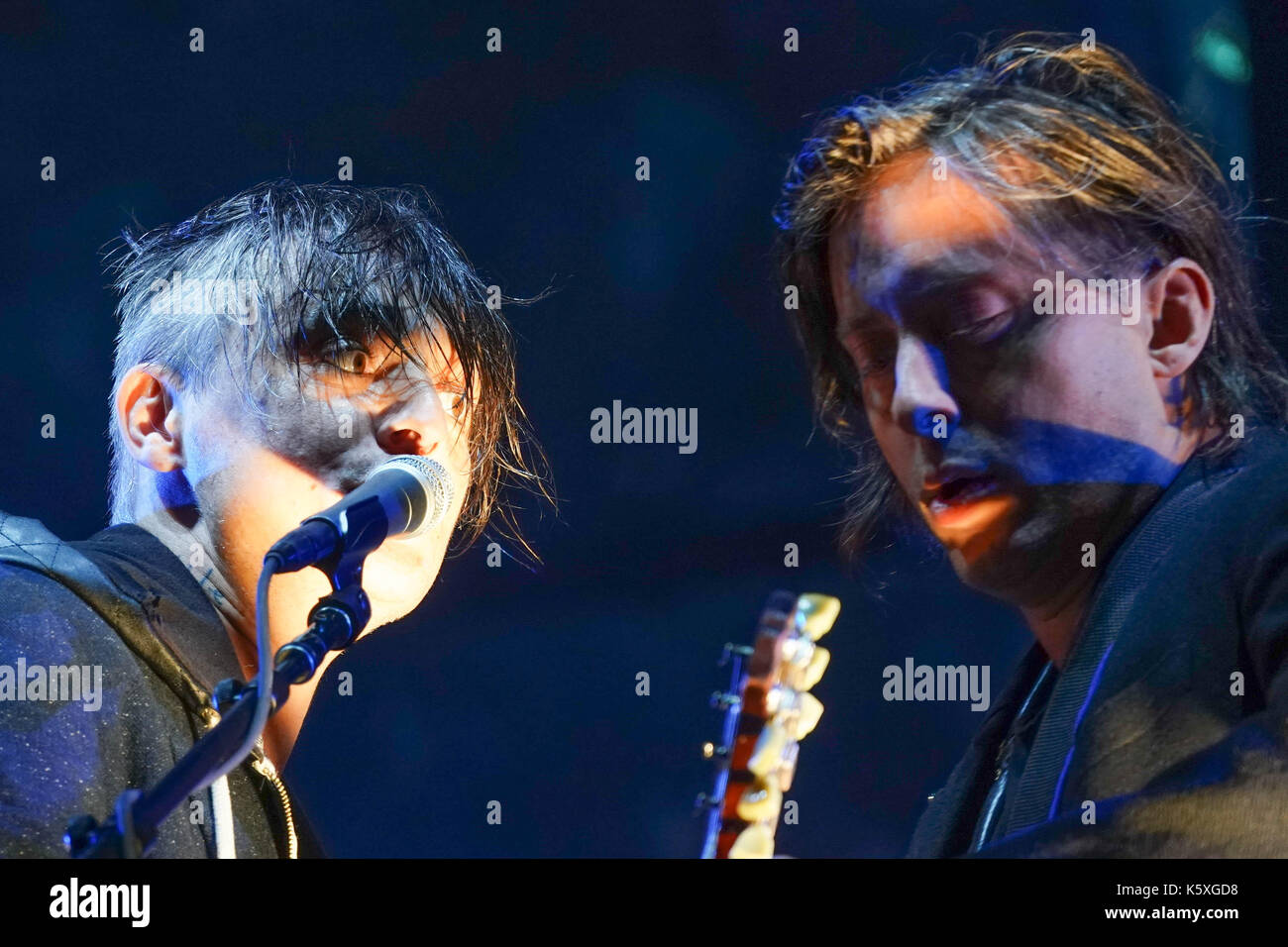Pete Doherty (left) and Carl Barat of The Libertines performing live on the Main Stage at the 2017 OnBlackheath Festival in Blackheath, London. Photo date: Sunday, September 10, 2017. Photo credit should read: Roger Garfield/Alamy Stock Photo