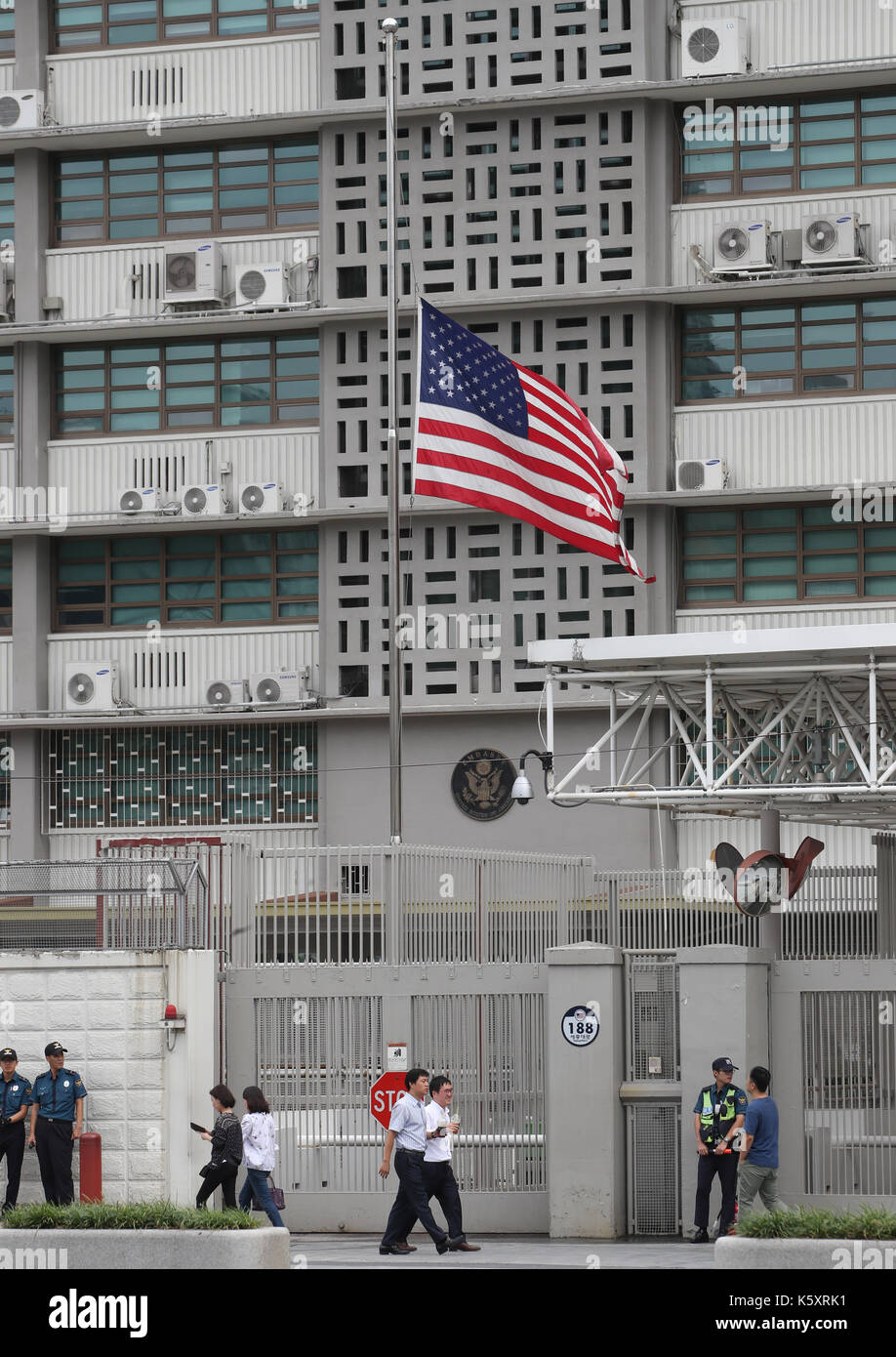 U.S. embassy hoists flag at half-staff The U.S. Embassy in Seoul raises ...