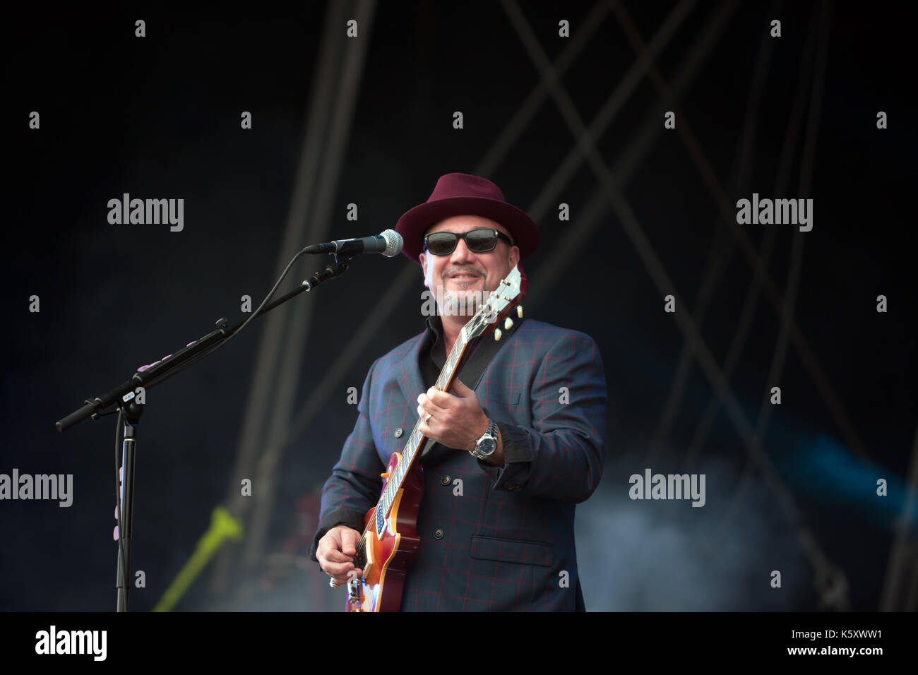 Huey Morgan of the Fun Lovin' Criminals, performing  on the main Stage at the 2017 On Blackheath Music Festival Stock Photo