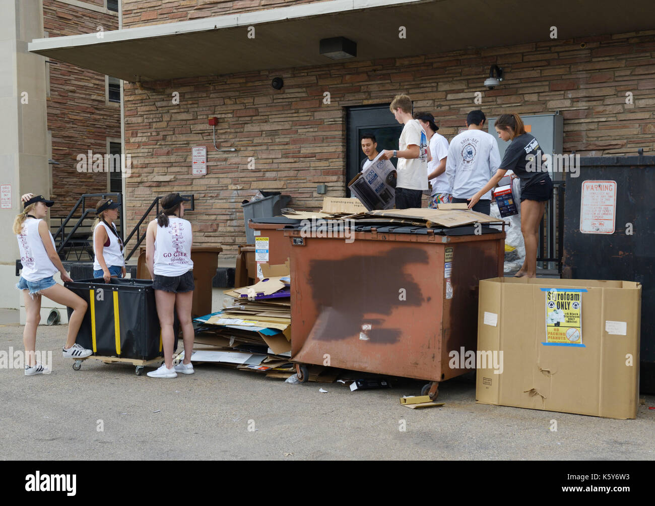 College students recycling on campus, University of Colorado Stock Photo