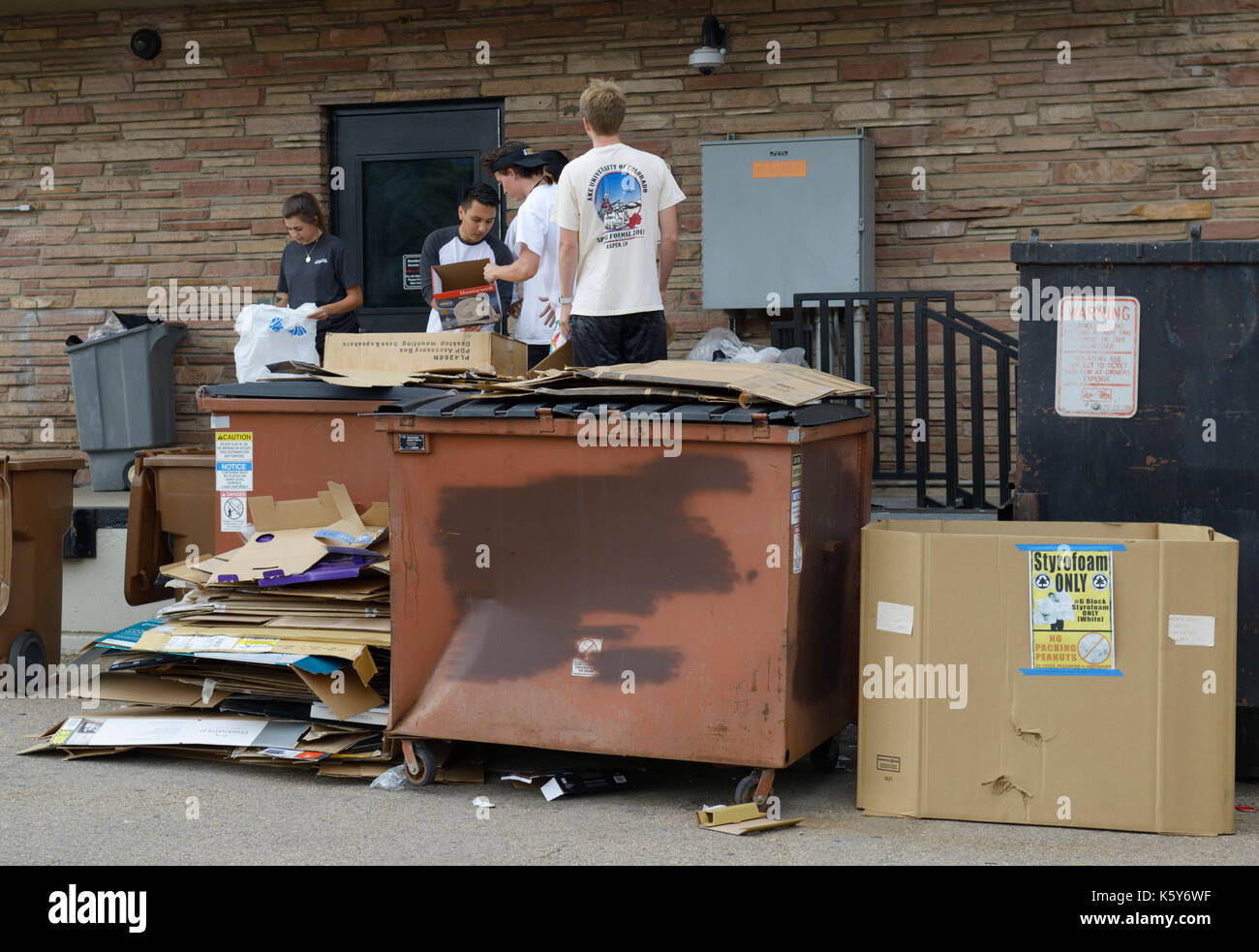 College students recycling on campus, University of Colorado Stock Photo