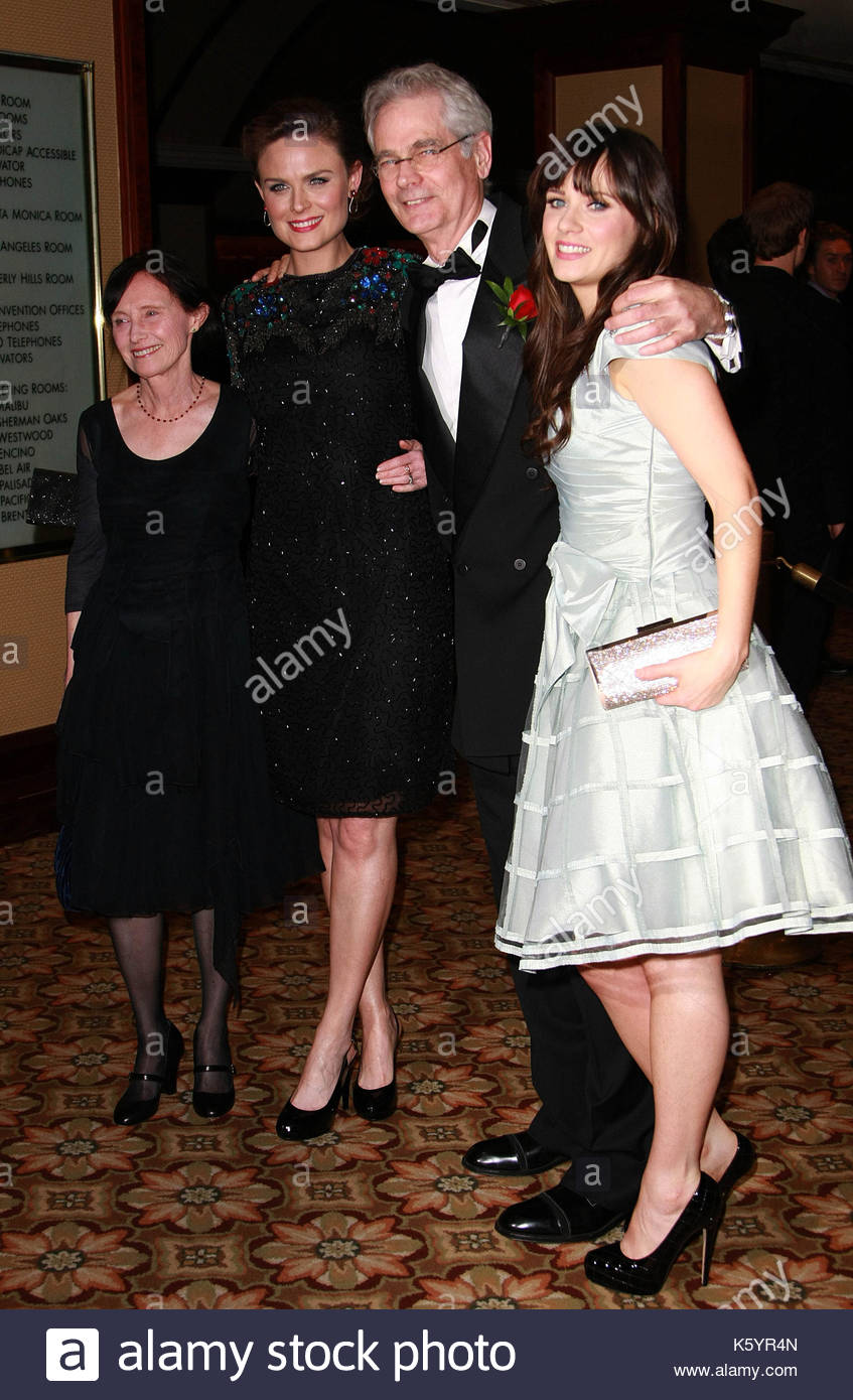 2019 year - Mary Jo Deschanel 2019 year