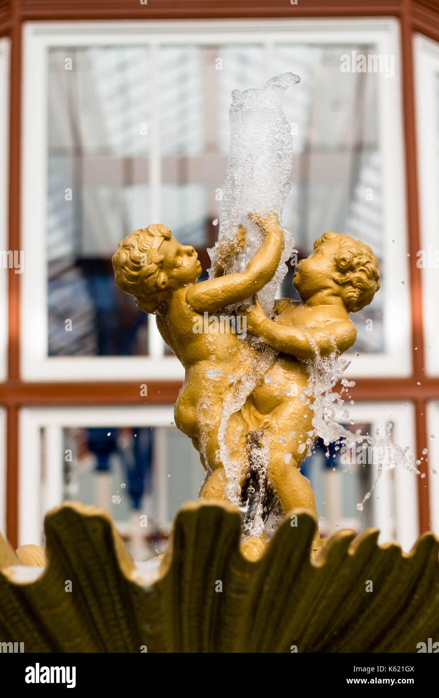 Cherubs fountain hi-res stock photography and images - Alamy