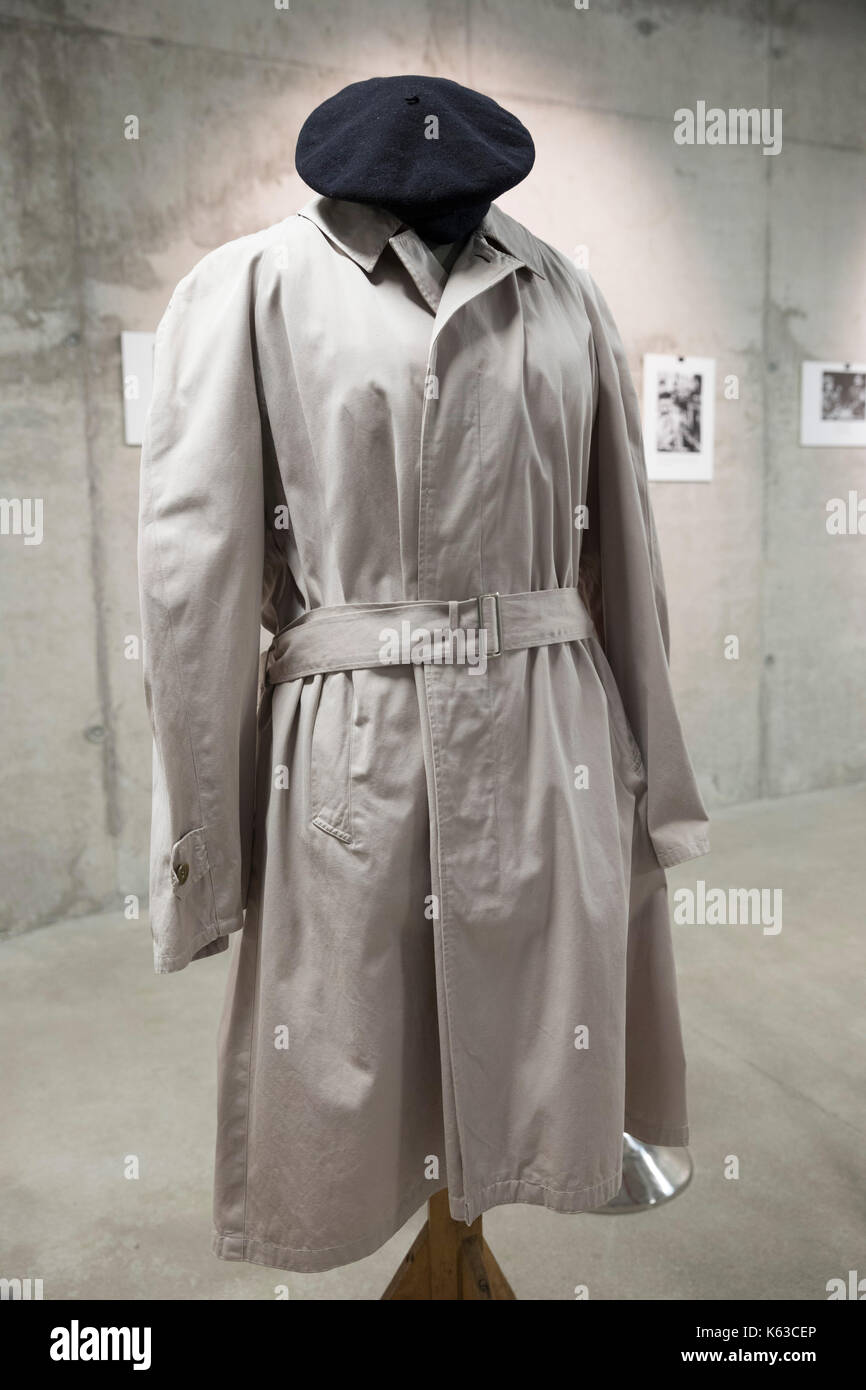 Spy Trench Coat And Beret Stock Photo Alamy