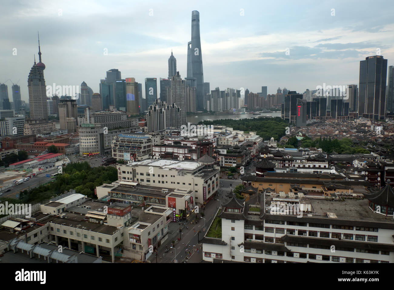 Shanghai busy street 2017 hi-res stock photography and images - Alamy