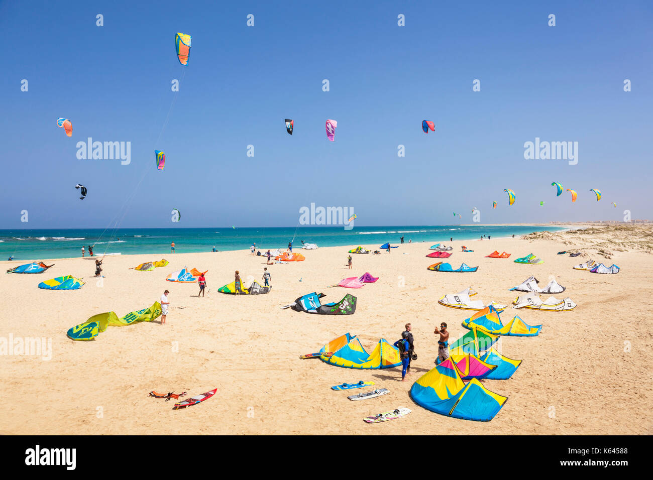 CAPE VERDE SAL Kite surfers and Kite surfing on Kite beach, Praia da Fragata, Costa da Fragata, Santa Maria, Sal, Cape Verde, Africa Stock Photo