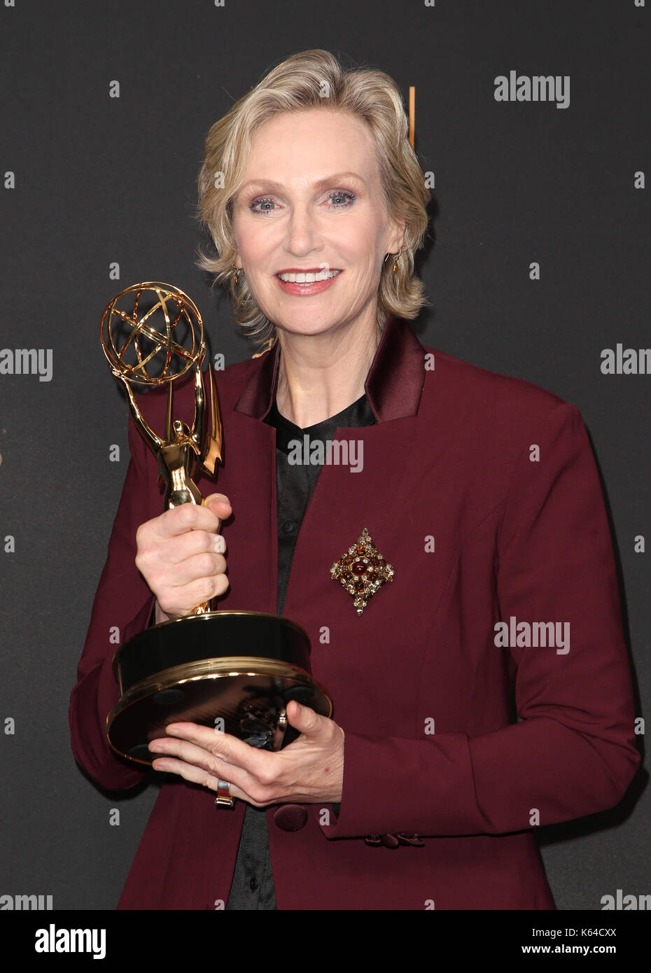 Jane lynch emmy 2017 hi-res stock photography and images - Alamy