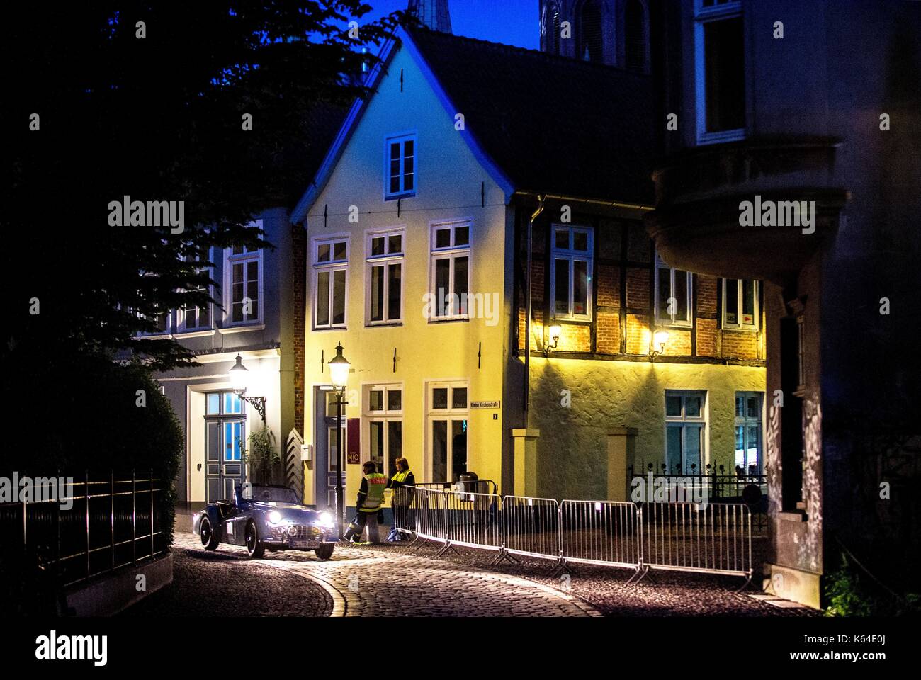 Oldenburg, Germany. 26th May, 2017. Participants drive with a vintage