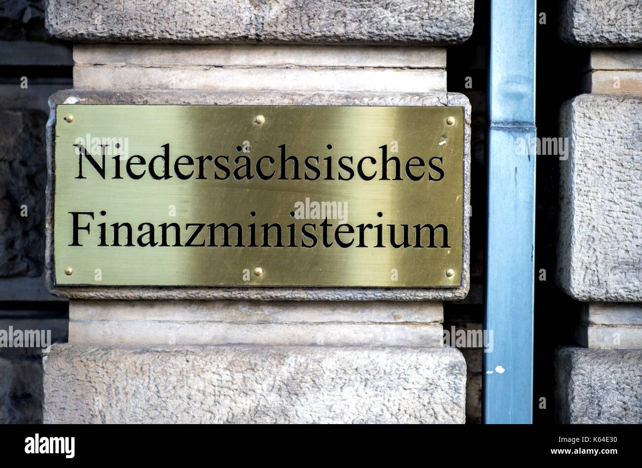 Hannover, Germany. 27th Aug, 2017. A sign with the inscription 'Niedersächsisches Finanzministerium' at the ministry of finances of Lower Saxony in Hanover (Germany), 27 August 2017. | usage worldwide Credit: dpa/Alamy Live News Stock Photo