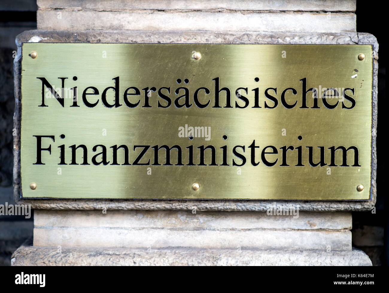 Hannover, Germany. 27th Aug, 2017. A sign with the inscription 'Niedersächsisches Finanzministerium' at the ministry of finances of Lower Saxony in Hanover (Germany), 27 August 2017. | usage worldwide Credit: dpa/Alamy Live News Stock Photo