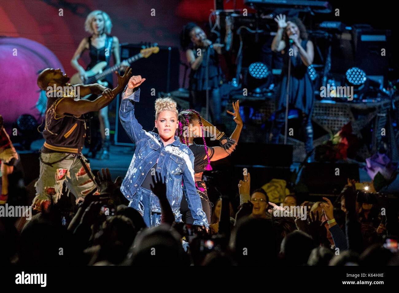 Tinley Park, Illinois, USA. 9th Sep, 2017. Singer P!NK (ALECIA MOORE) performs live in concert at Hollywood Casino Amphitheatre in Tinley Park, Illinois Credit: Daniel DeSlover/ZUMA Wire/Alamy Live News Stock Photo