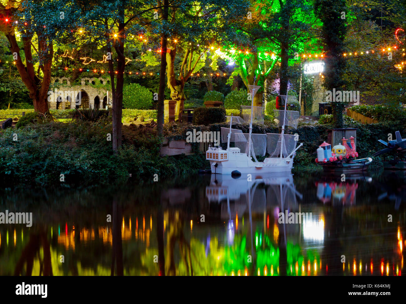 Matlock, UK. 11th Sep, 2017. Matlock Bath Illuminations season begins. Decorated boats on the River Derwent at the start of the annual illluminations season in Matlock Bath Derbyshire England UK which takes place every September and October. Credit: Robert Morris/Alamy Live News Stock Photo