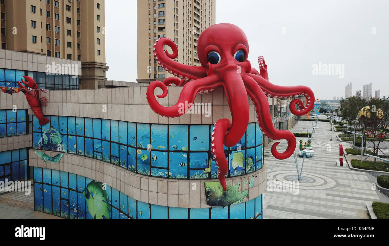 Shenyang, Shenyang, China. 12th Sep, 2017. Shenyang, CHINA-12th September 2017: (EDITORIAL USE ONLY. CHINA OUT).A giant sculpture of octopus can be seen on the top of a seafood restaurant in Shenyang, northeast China's Liaoning Province. Credit: SIPA Asia/ZUMA Wire/Alamy Live News Stock Photo