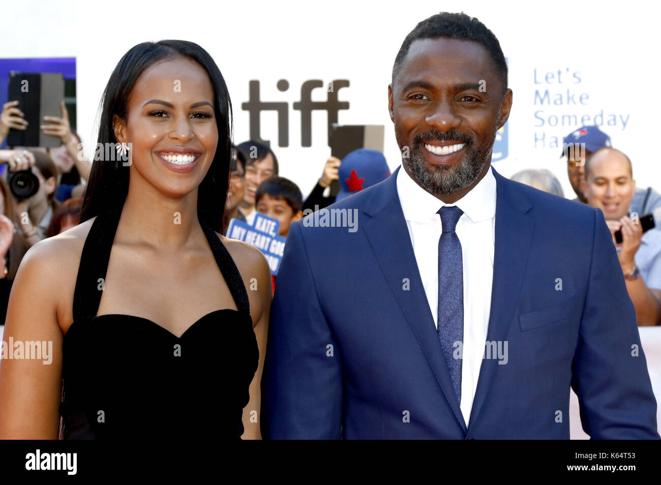 Toronto, Kanada. 10th Sep, 2017. Idris Elba and Sabrina Dhowre attending the 'The Mountain Between Us' premiere during the 42nd Toronto International Film Festival at Bell Roy Thomson Hall on September 10, 2017 in Toronto, Canada | Verwendung weltweit Credit: dpa/Alamy Live News Stock Photo
