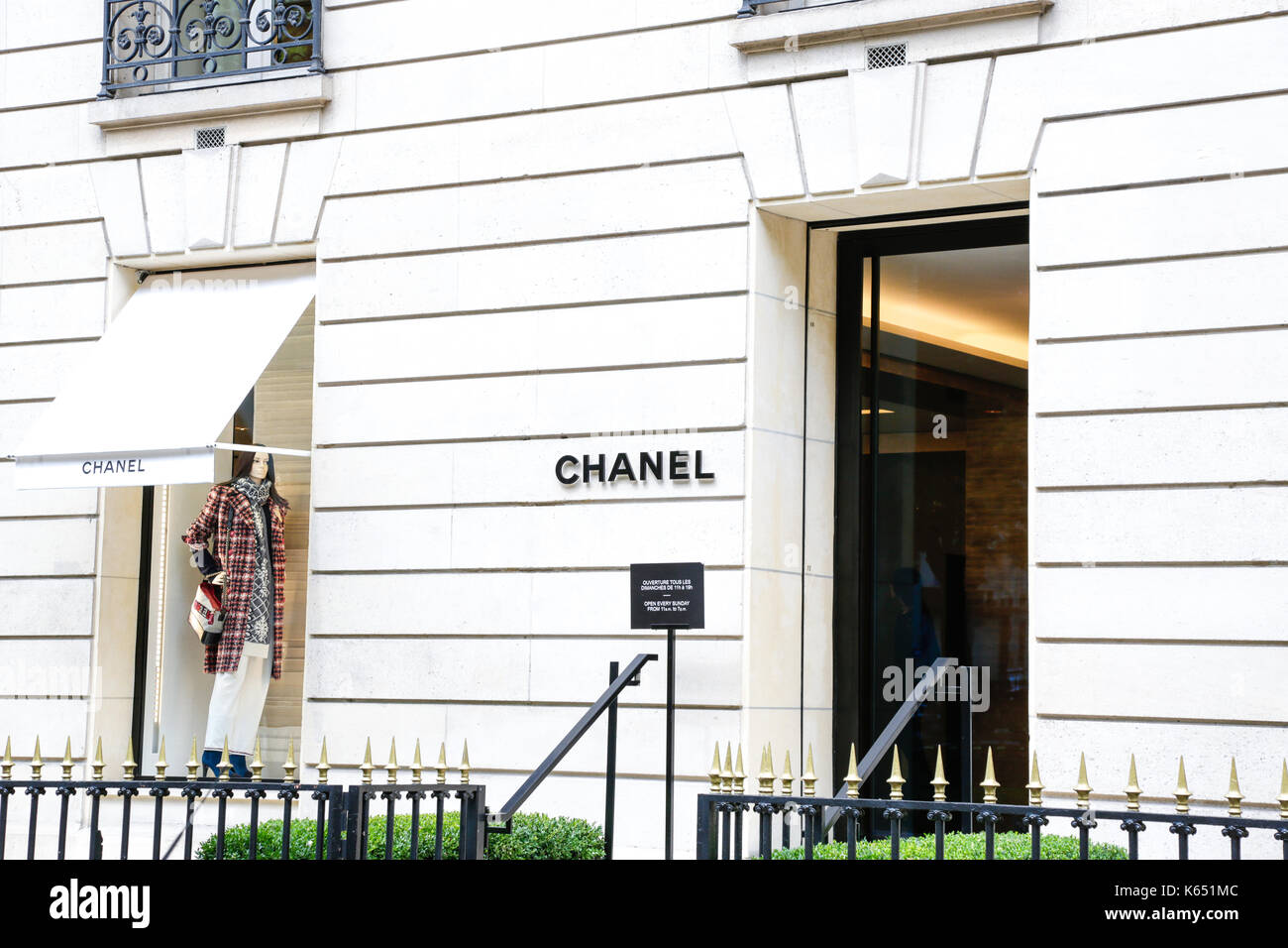 Avenue Montaigne main image 1