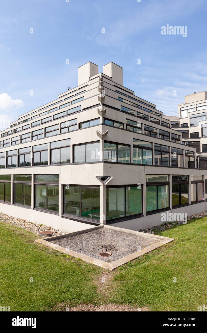 A students' residential block, designed by Denys Lasdun, one of many on the campus at the University of East Anglia, Norwich, UK. Stock Photo
