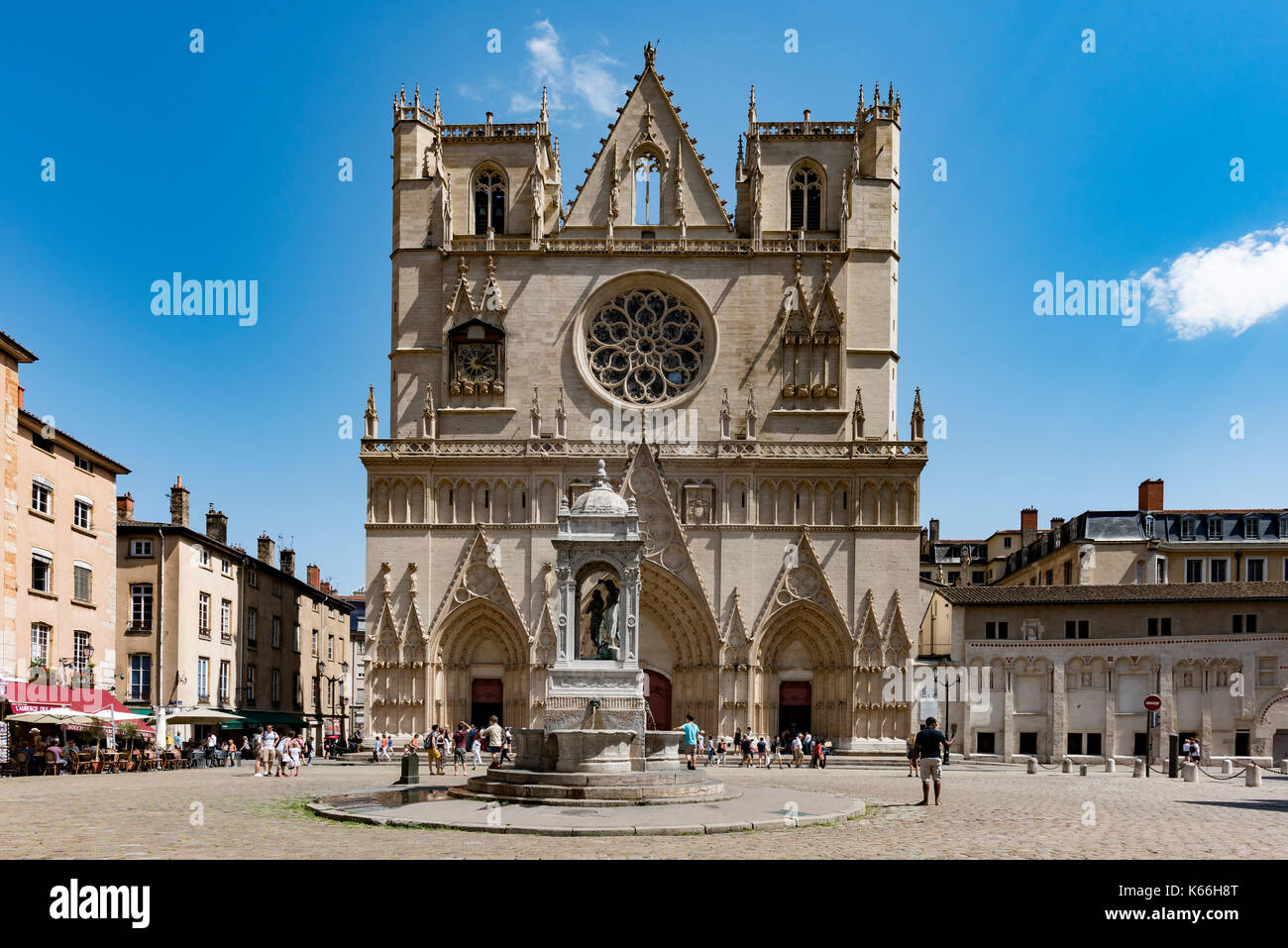 Cathedral Saint-Jean-Baptiste de Lyon with his fountain, Roman Catholic  church located on Place Saint-Jean in Lyon, France Stock Photo - Alamy