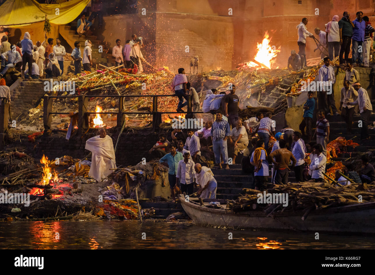 VARANASI, INDIA - CIRCA NOVEMBER 2016: Cremation in progess at the Manikarnika Ghat. This is is one of the oldest ghats in Varanasi, and most known fo Stock Photo