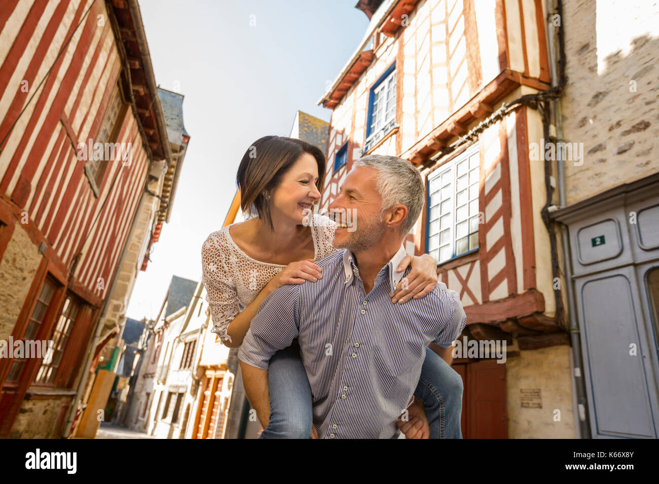 Front profile man woman hi-res stock photography and images - Alamy