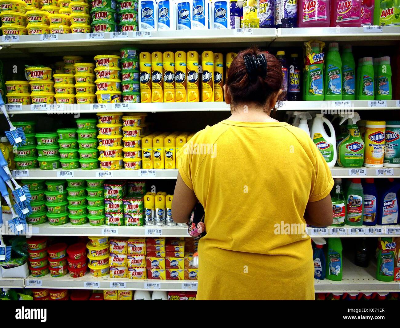 ANTIPOLO CITY, PHILIPPINES SEPTEMBER 10, 2017 A customer chooses