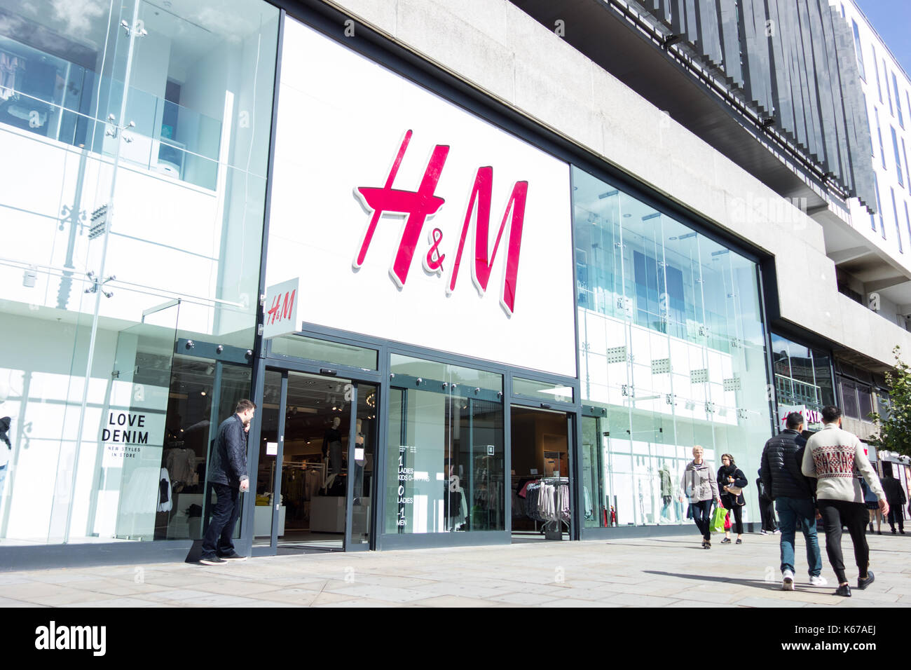 H&M on King Street, Hammersmith, London, W6, UK Stock Photo - Alamy