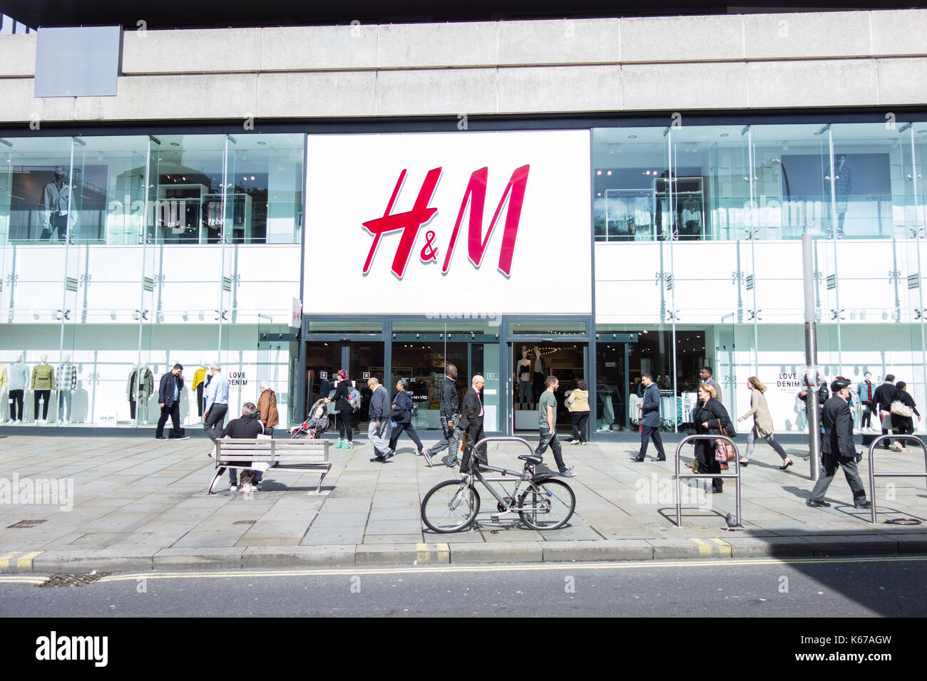 Hennes & Mauritz (H&M) on King Street, Hammersmith, London, W6, UK Stock  Photo - Alamy