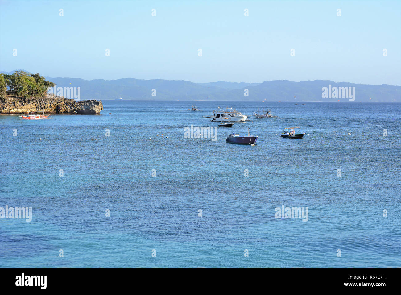 Boats off boracay coast hi-res stock photography and images - Alamy