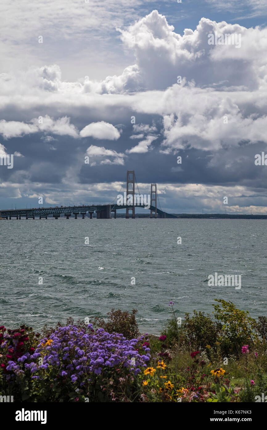 St. Ignace, Michigan - The Mackinac Bridge, a five-mile-long suspension bridge which connects the Upper and Lower Peninsulas of Michigan across the St Stock Photo