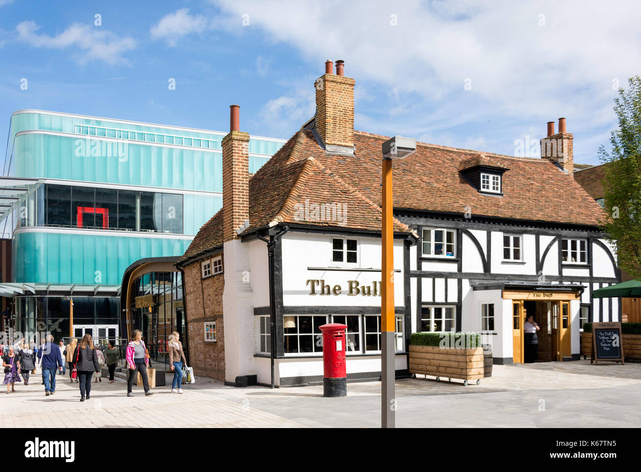 14th century The Bull Pub, High Street, The Lexicon, Bracknell, Berkshire, England, United Kingdom Stock Photo
