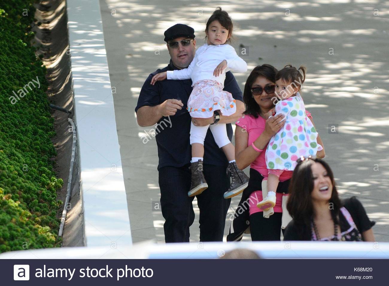 Kevin James, Steffiana de la Cruz and daughters. Paltrow Stock