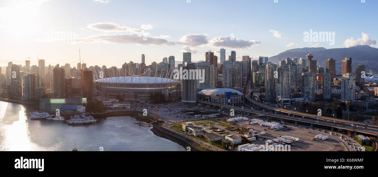 Vancouver downtown city skyline hi-res stock photography and images - Alamy