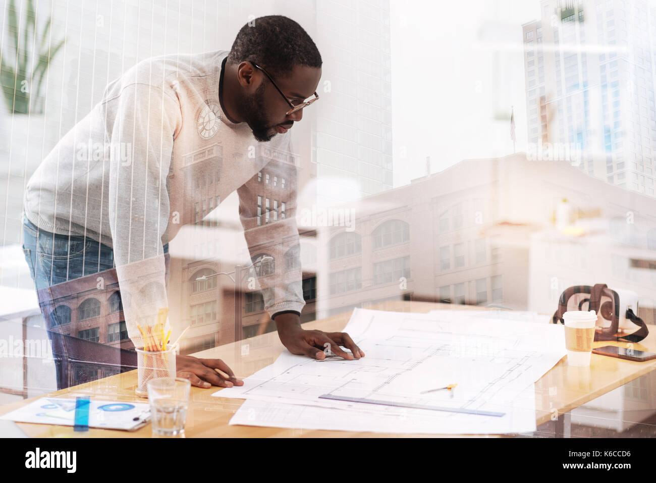 African american engineer works hi-res stock photography and images - Alamy