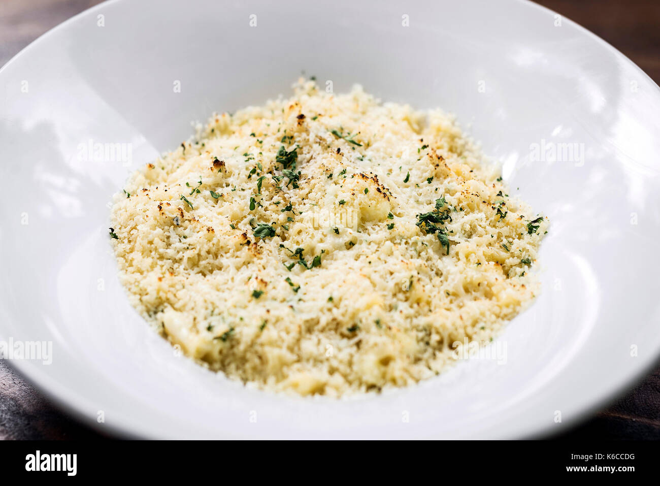 gourmet creamy mac and cheese macaroni pasta dish with mixed cheeses Stock Photo