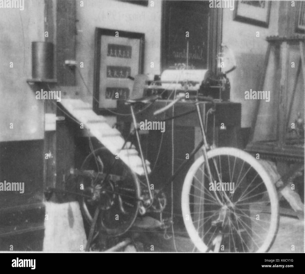 Das erste Fahrradergometer der Welt Stock Photo