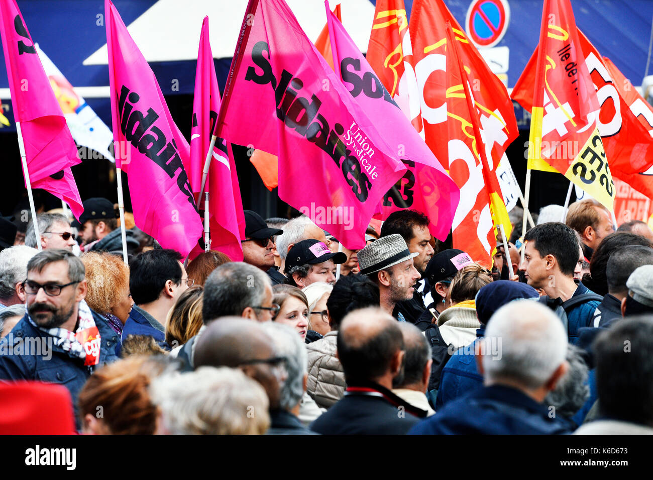 Paris, France. 12th Sep, 2017. Day of strike and protest against the labour Law reform with French unions, fairground workers and circus artists in first line Credit: Frédéric VIELCANET/Alamy Live News Stock Photo
