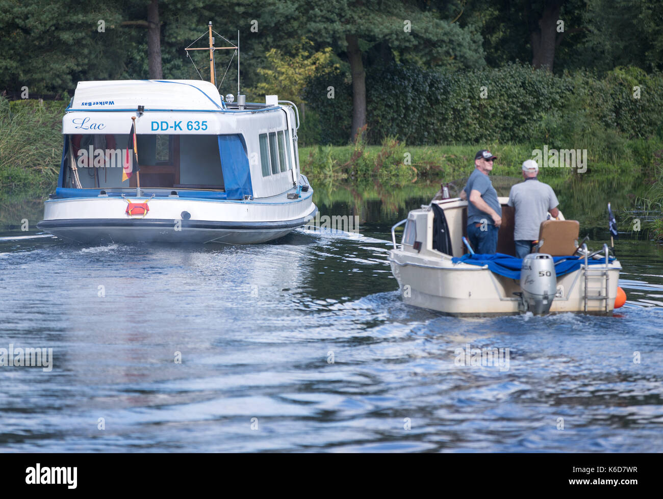 Bazkow, Germany. 28th Aug, 2017. Motorboats can be seen on Elde ...