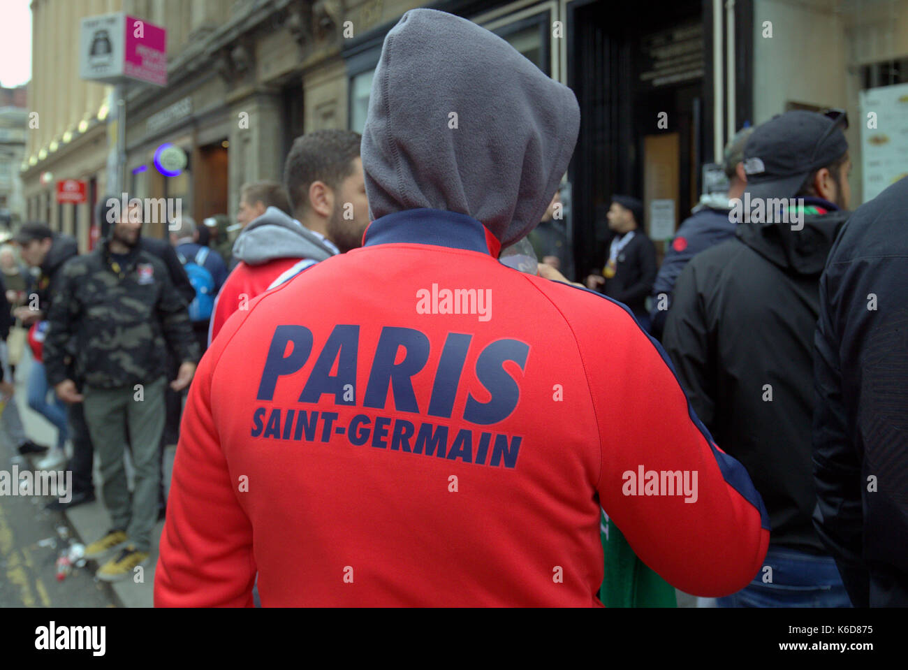 Glasgow, Scotland, UK. 12th Sep, 2017. Paris Saint-Germain Football Club, commonly known as PSG play Glasgow Celtic in the Champions league tonight. PSG ultra fans remain under close scrutiny from police Scotland as they tahe over the sidewalk near a pub on George square . Credit: gerard ferry/Alamy Live News Stock Photo