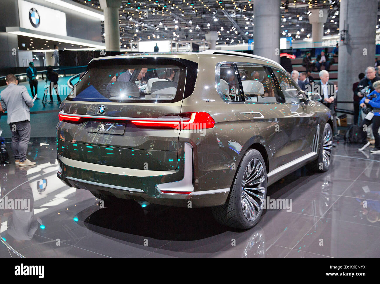 Plugin hybride SUV BMW X7 Stock Photo Alamy