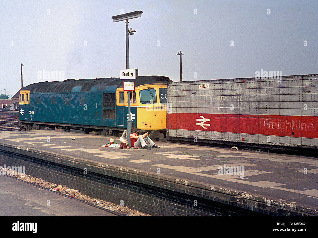 Class 33 locomotive on a Freightliner train at Reading in 1976 Stock Photo