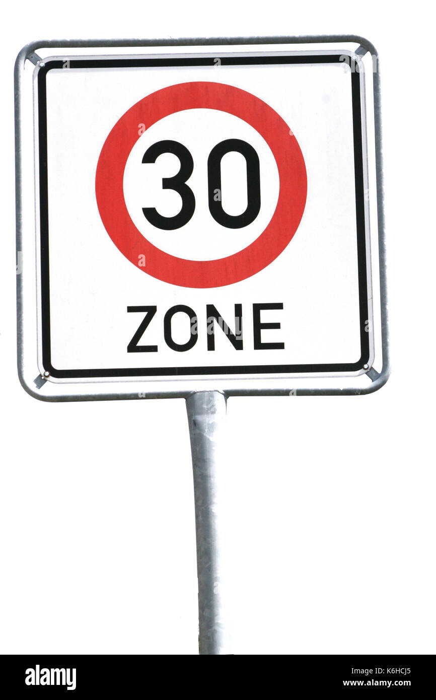 verkehrszeichen zur verkehrsberuhigung 30 zone. Stock Photo
