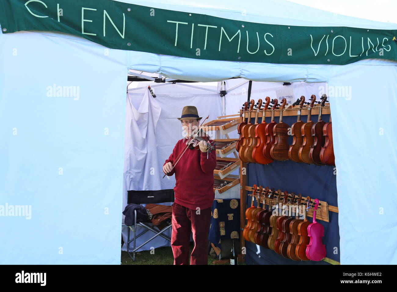 Glen Titmus Violins, Sandpit Field, Swanage Folk Festival 2017, Isle of Purbeck, Dorset, England, Great Britain, United Kingdom, UK, Europe Stock Photo