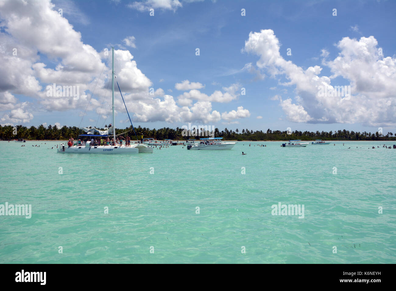 Holidaymakers visiting Piscina Natural - Isla Saona - Dominican ...