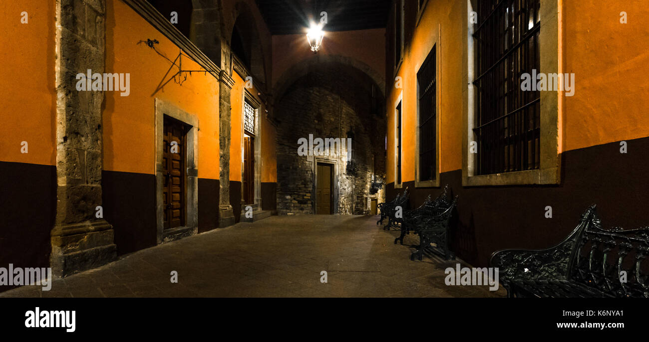 Medieval dark alley hi-res stock photography and images - Alamy