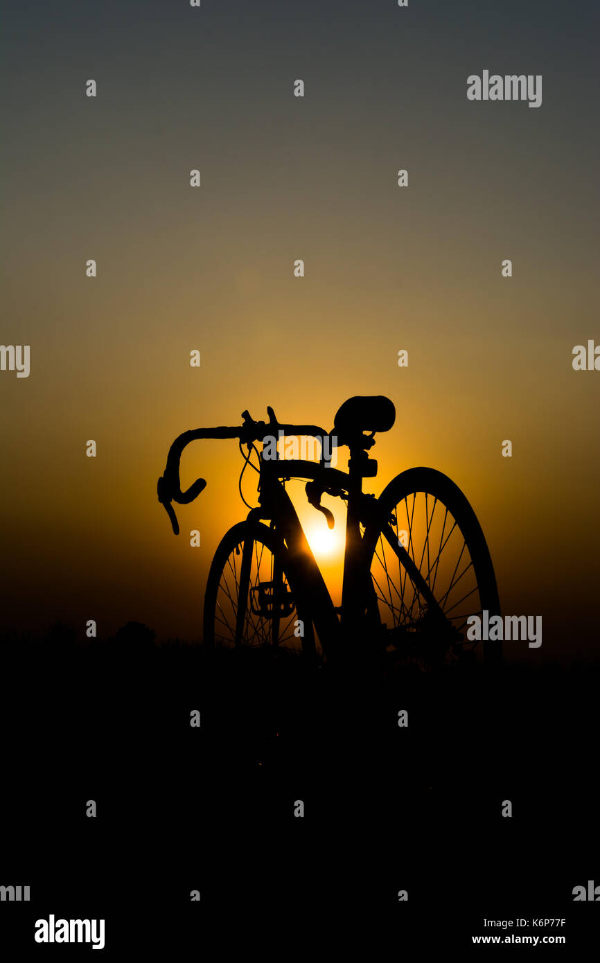 Bicycle Silhouette On Sunset Stock Photo Alamy bicycle-silhouette-on-sunset-stock-photo-alamy