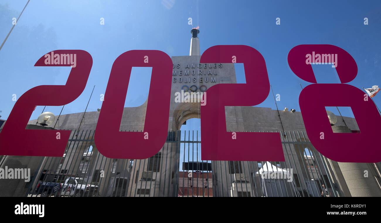 Coliseum Cauldron Los angeles coliseum cauldron hi-res stock photography and images - Alamy