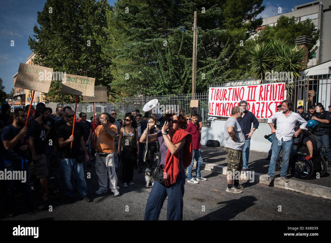 Rome, Italy. 13th Sep, 2017. Clashes between anti-fascists and militants of CasaPound at Tiburtino III for the extraordinary City Council, convened at the request of the exponents of the far right to decide on the future of the centre of Reception of the Red Cross in Via del Frantoio, on September 13, 2017 in Rome, Italy. Credit: SOPA Images Limited/Alamy Live News Stock Photo