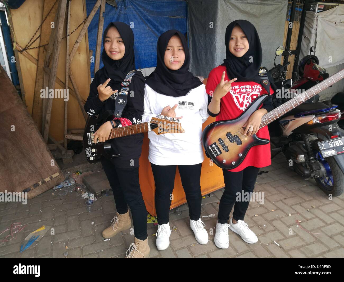 Garut, Indonesia. 27th Aug, 2017. Singer and guitarist Firdda, drummer