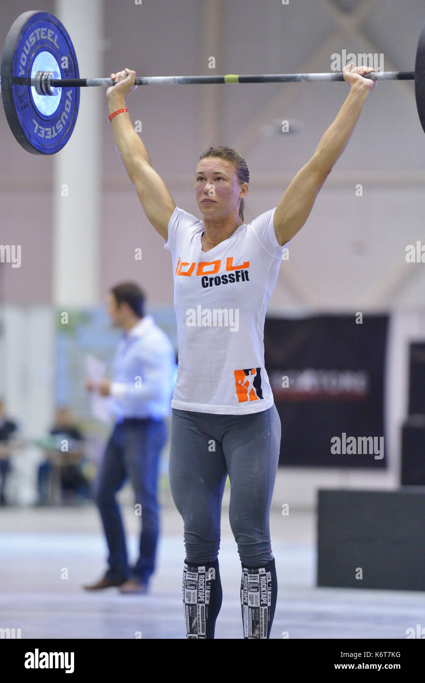 Novosibirsk, Russia - November 16, 2014: Unidentified female athlete during the International crossfit competition Siberian Showdown. The competition  Stock Photo