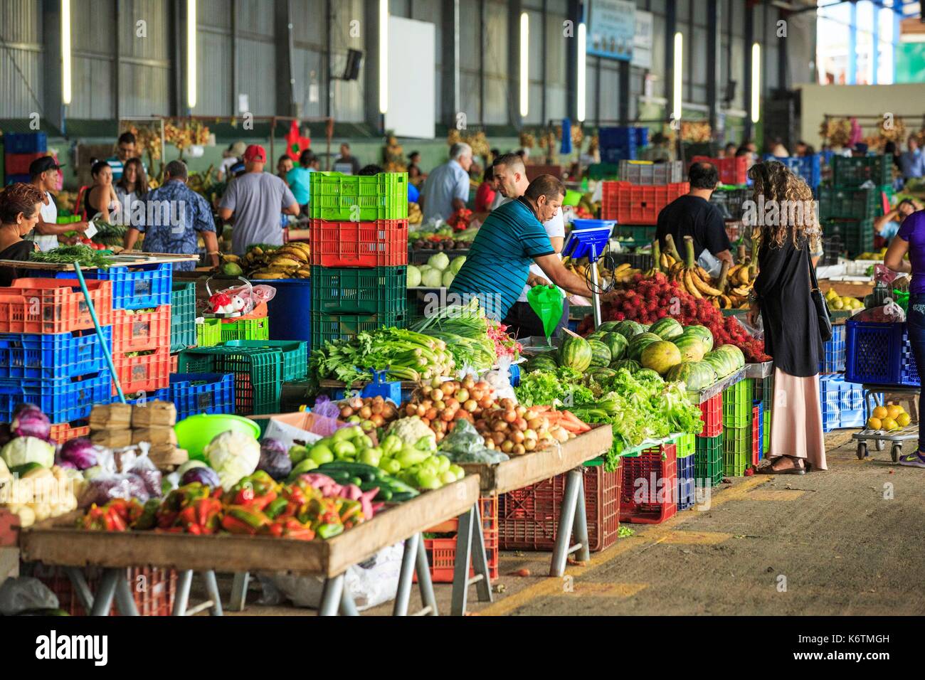 Costa Rica, San Jose, San Isidro de El General, Farmer's market, local  producers Stock Photo - Alamy